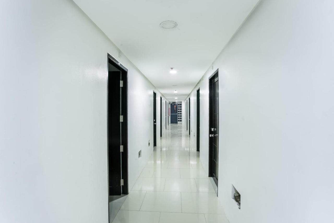 Oyo 505 Jardin Suites Manila Zewnętrze zdjęcie