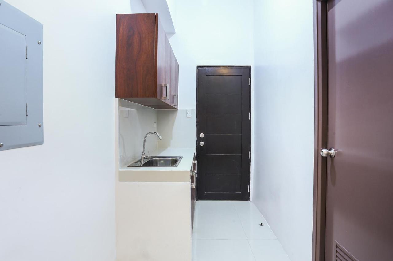 Oyo 505 Jardin Suites Manila Zewnętrze zdjęcie